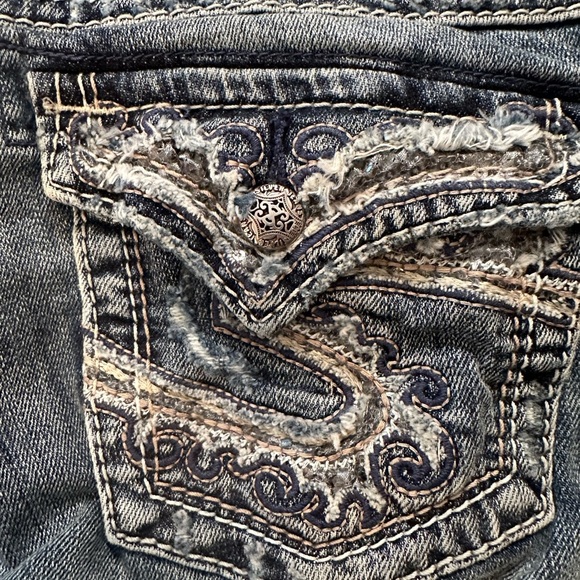 EUC Silver Jeans McKenzie Flap Bootcut  Distressed Embroidery Pocket Sz 29/L32 - Picture 4 of 9